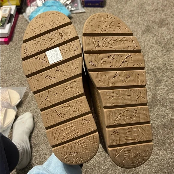 NWT Skechers Tan Suede Slip-On Slippers Size 9 - Picture 3 of 4